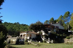MAISON DE CHARME AVEC GRANDE PISCINE POOLHOUSE ET BELLE TERRASSE