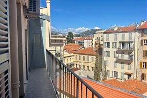 APPARTEMENT T2 A NICE