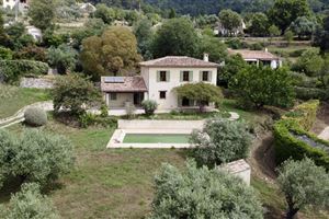 VILLA À PIEDS AU VILLAGE DE SEILLANS