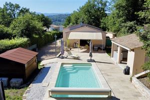 VILLA AVEC 4 CHAMBRES ET PISCINE, À MONTAUROUX