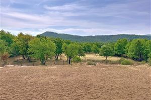 MAGNIFIQUE MAISON DE GRANDE QUALITÉ, BÉNÉFICIANT D'UNE SITUATION EXCEPTIONNELLE, D'UNE INTIMITÉ TOTALE ET D'UNE VUE M...