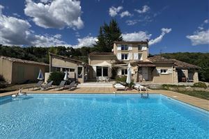 BASTIDE RENOVÈE AVEC PISCINE A LORGUES