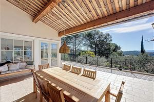 GRANDE MAISON AVEC BELLE VUE, PISCINE ET PLUSIEURS TERRASSES