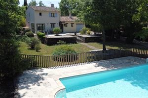TRÈS AGRÉABLE VILLA AVEC PISCINE A SEILLANS