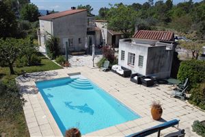 VILLA À RÉNOVER AVEC PISCINE A SEIILANS