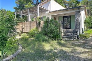 VILLA DE CHARME DANS UN ÉCRIN DE VERDURE AVEC PISCINE AU THORONET