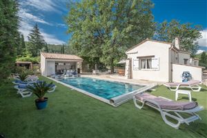 MAISON AVEC PISCINE A FIGANIERES