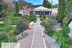 MAISON DE CHARME DANS UN  CADRE BUCOLIQUE PROCHE D'ENTRECASTEAUX