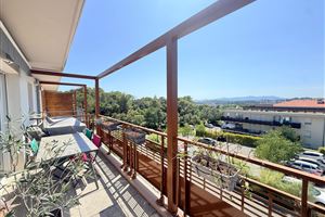 FREJUS, UN ECRIN DE VERDURE EN DERNIER ETAGE