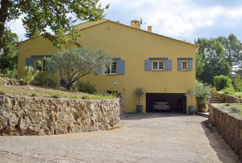 A vendre Var, BAGNOLS EN FORET MAISON AVEC PISCINE A BAGNOLS EN FORET